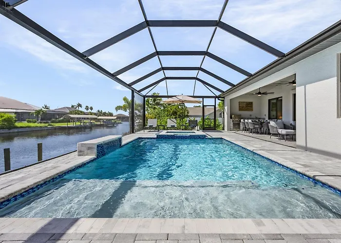 Villa Felicitas Luxe Pool, Jacuzzi Canal Access