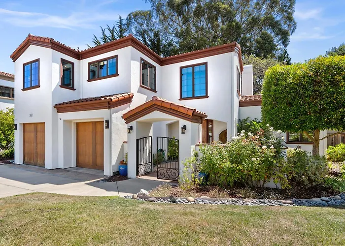 Gorgeous Santa Cruz Villa - Modern Beachside Paradise With New Hot Tub & Fast Wi-Fi