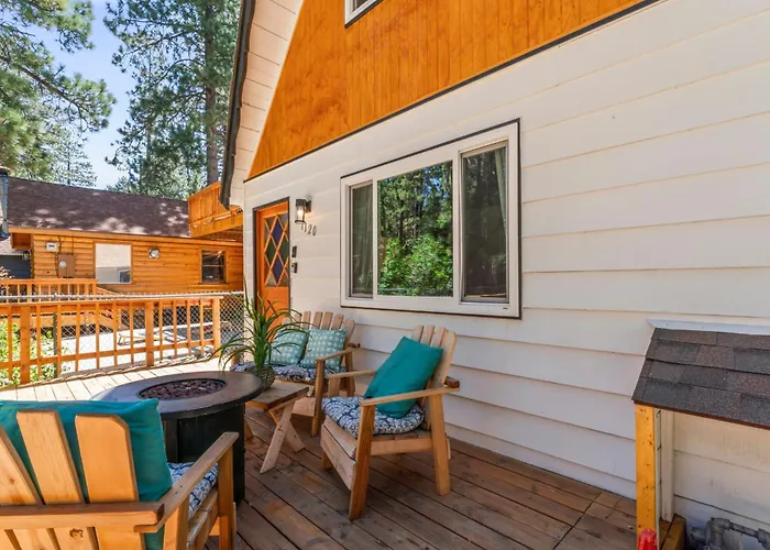 The Teddy Bear Cabin! Large Patio!