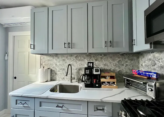 3 Bedrooms In 2Nd Floor Modern Brooklyn Home, Close To J Train