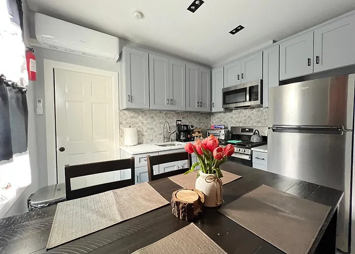 3 Bedrooms In 2Nd Floor Modern Brooklyn Home, Close To J Train