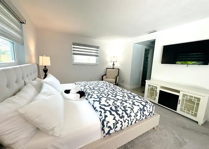 Le Bleu Charming Poolside Retreat