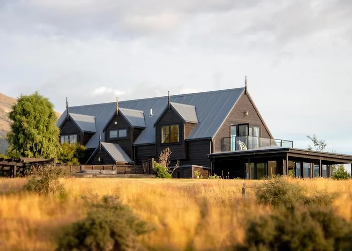 Te Awa Lodge Riverside Retreat