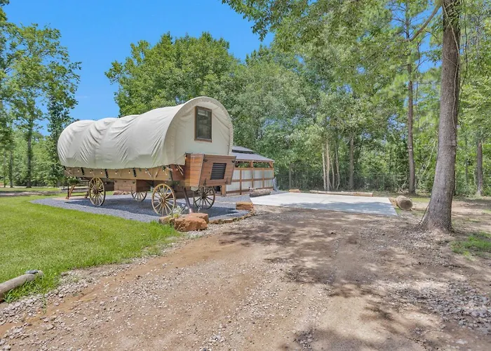 Secluded Luxury Wagon With Pond, King Bed, Full Bath, Patio