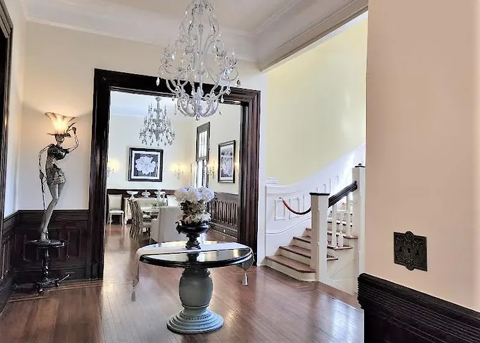 Walker Mansion On St Charles Ave - Unit 1