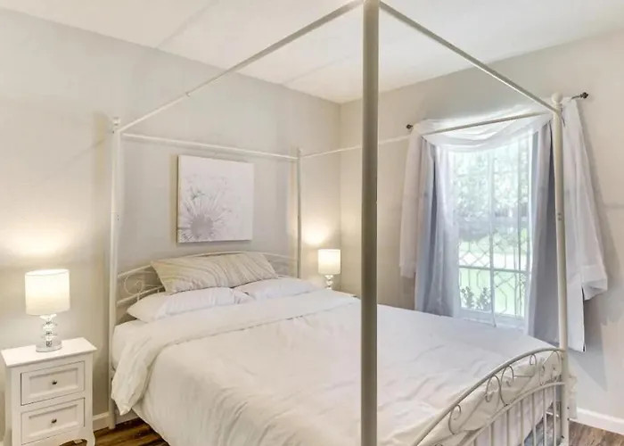 Cozy Villa With Private Garden, Pet Friendly, 14 Guest