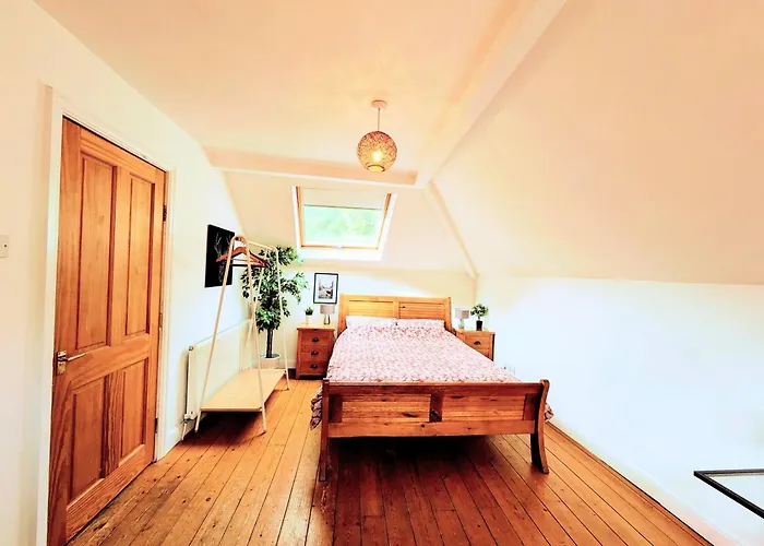 Detached House With Gated Parking In Whalley Range, Near Manchester City Centre