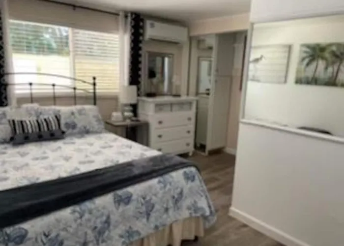 Waterfront Mermaids Retreat Charms! Pool & Bay