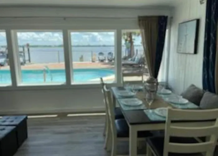 Waterfront Mermaids Retreat Charms! Pool & Bay