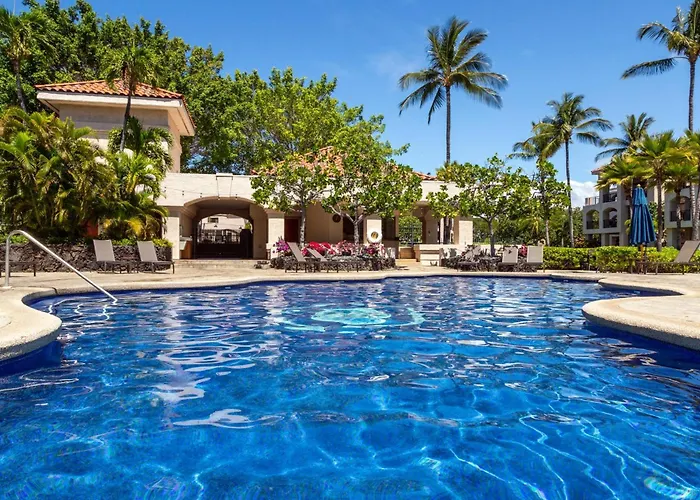 Tropical Penthouse With Resort Views
