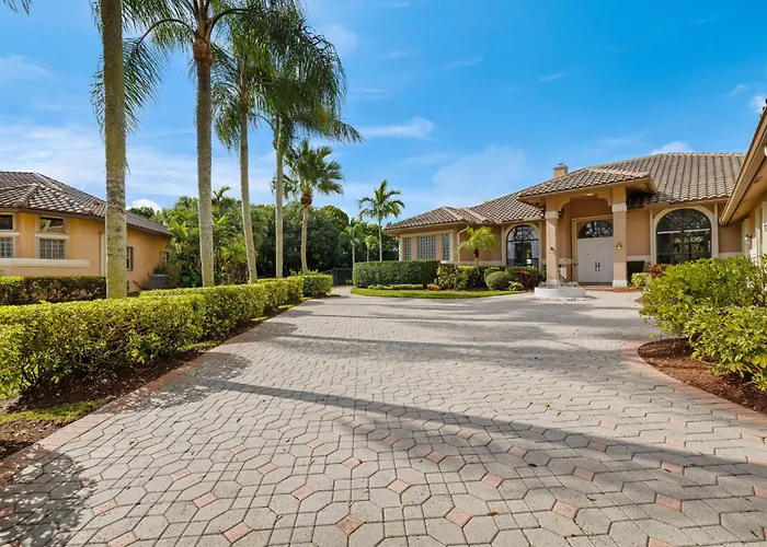 Spacious Home Wpool Tennis Court