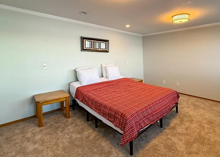 Captain'S Quarters