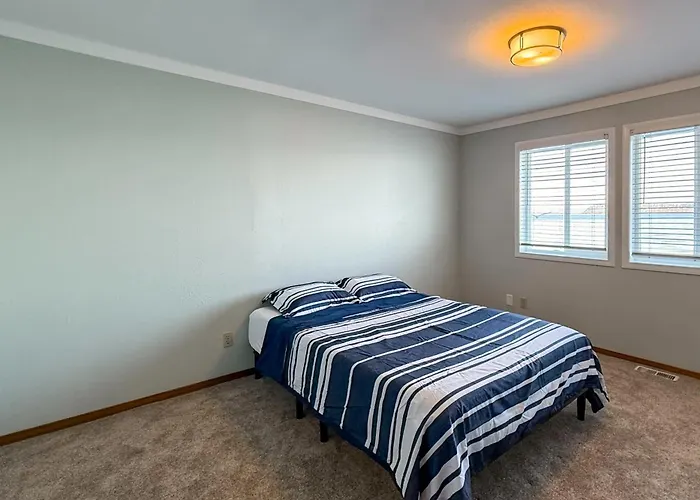 Captain'S Quarters