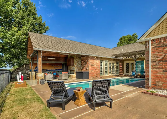 The Big Friendly - A Family Retreat, Heated Pool, Hot Tub, Game Room Minutes Away From Dt Okc