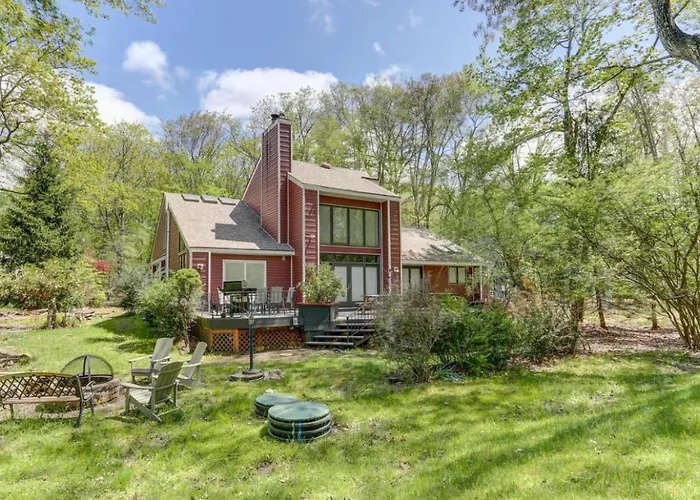 Hot Tub, Sauna, Fire Pit, Games And Nature In Lake Poconos
