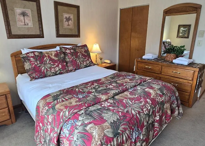 Cozy Condo- 3 Bedroom Lakefront Condo With Fireplace