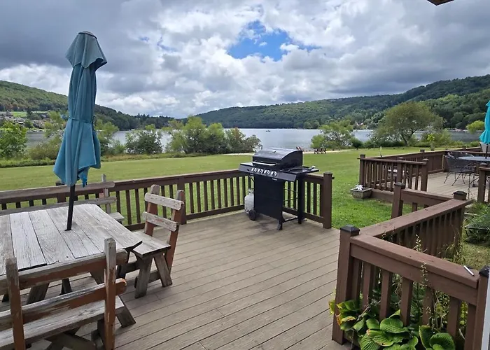 Cozy Condo- 3 Bedroom Lakefront Condo With Fireplace