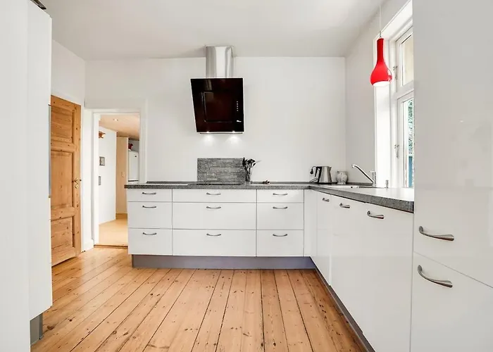 House By Beach And Forest - 6 People