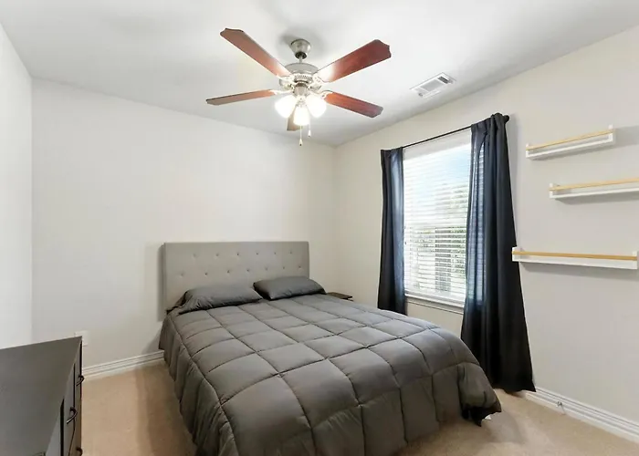 Luxury Home Mins To Jps & Medical City Fort Worth