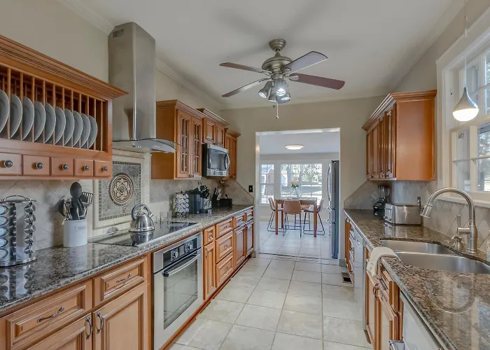 Charmed Manor-5 Mi To Dt, Opry & Airport, Beautiful Antique Estate, Sleeps 12