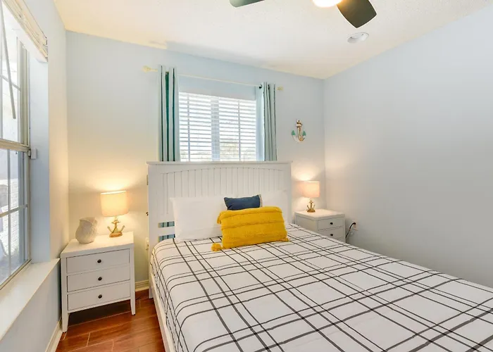 Destin Villa W/ Patio ~ 2 Mi To Miramar Beach!