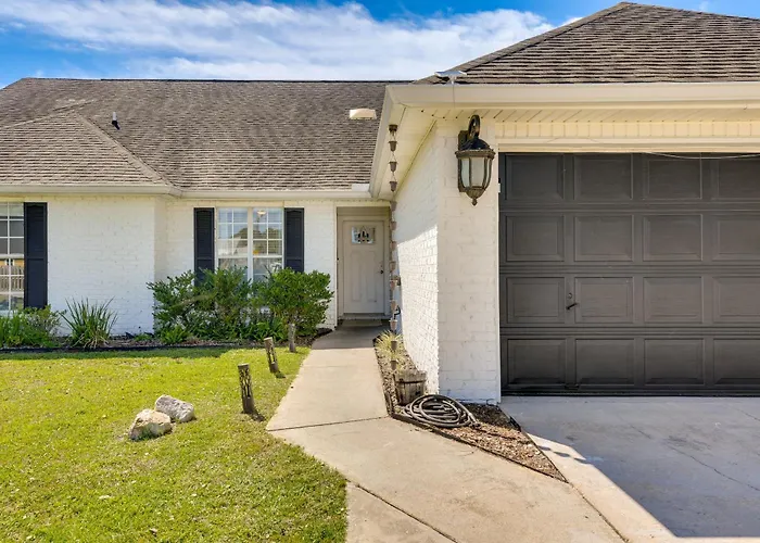 Destin Villa W/ Patio ~ 2 Mi To Miramar Beach!