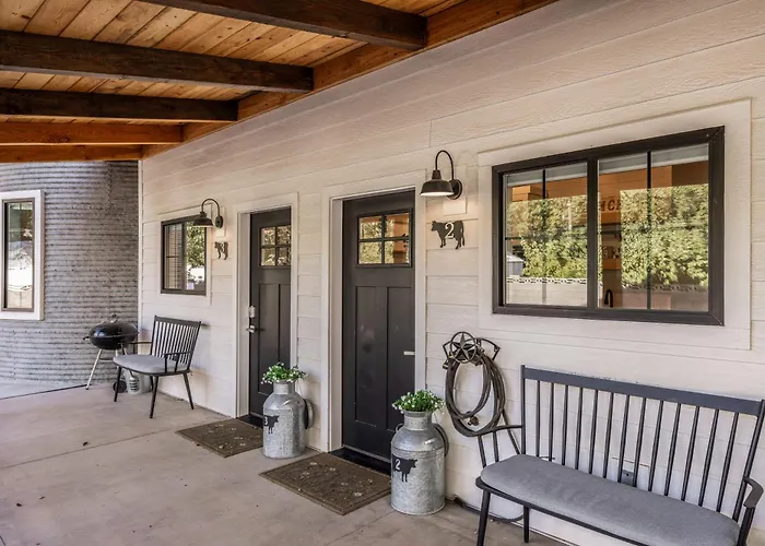 Silo Stay Near Zion / Sleeps 5 / Hot Springs Nearby / Sand Hollow