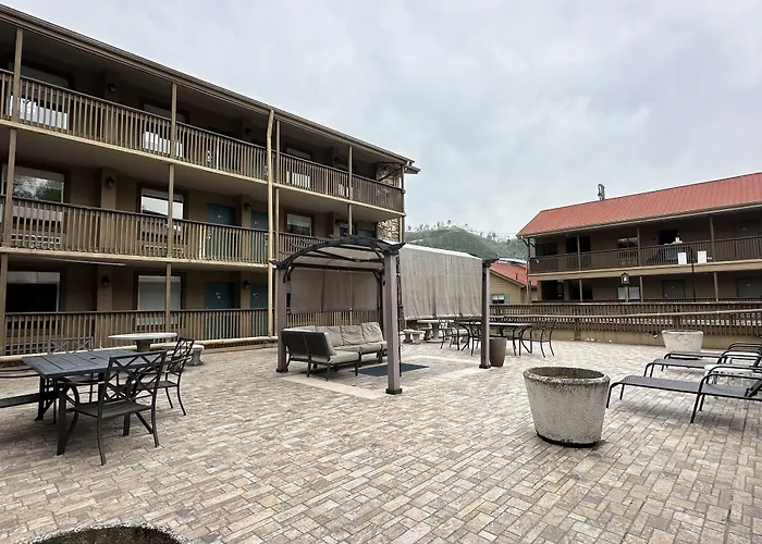 Resort: Days Inn & Suites By Wyndham Downtown Gatlinburg Parkway