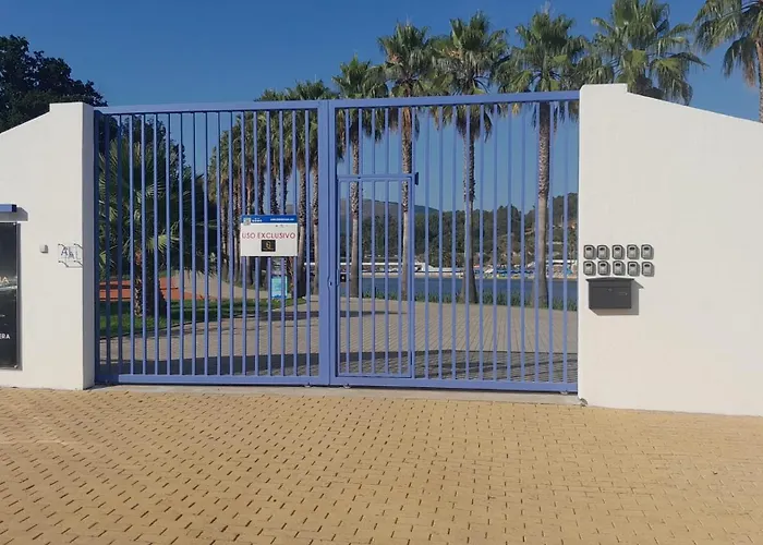 Hotel perto da faculdade: Praia Das Rocas Bungalows