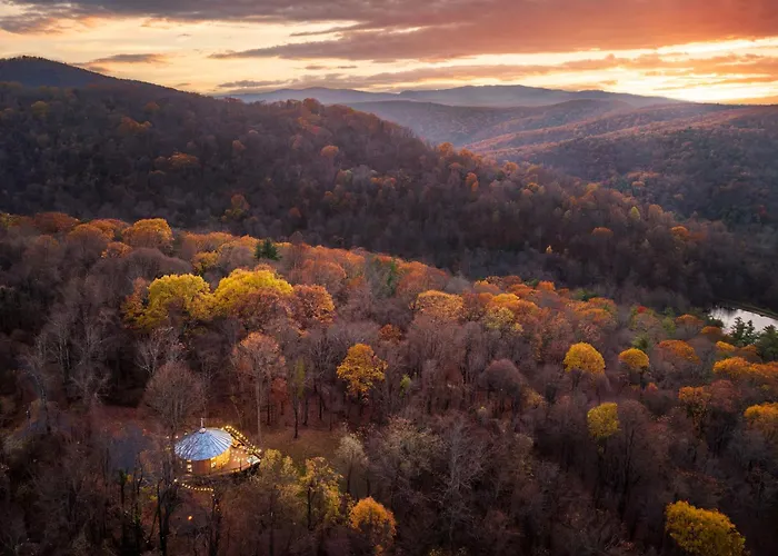 Shenandoah Yurt: Hot Tub~Wood Stove~Wifi~Evcharger