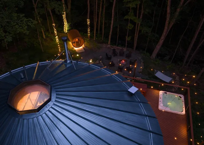Mount Snow Yurt - Hot Tub, Wood Stove, Wifi, Evcharger