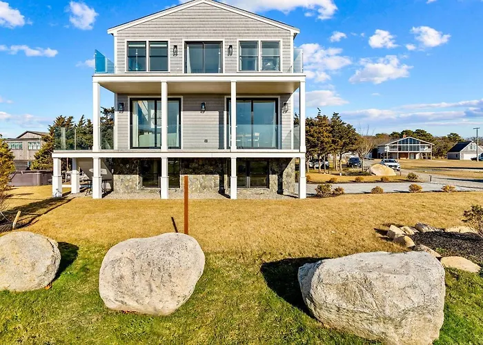 Peaceful Oceanfront Villa In Bourne, Massachusetts