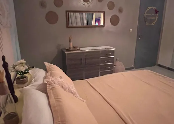 Chambre Elegante Dans Une Villa
