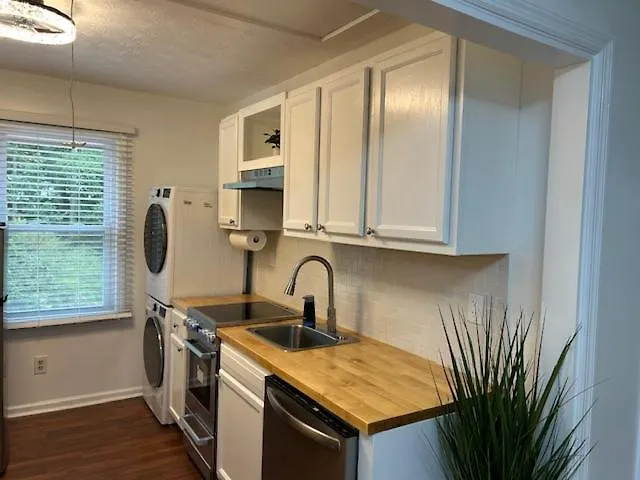 Hibiscus Retreat - Queen Non Smoking Guest Unit