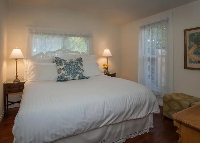 Summerland Stagecoach Cottage By Paradise Retreats