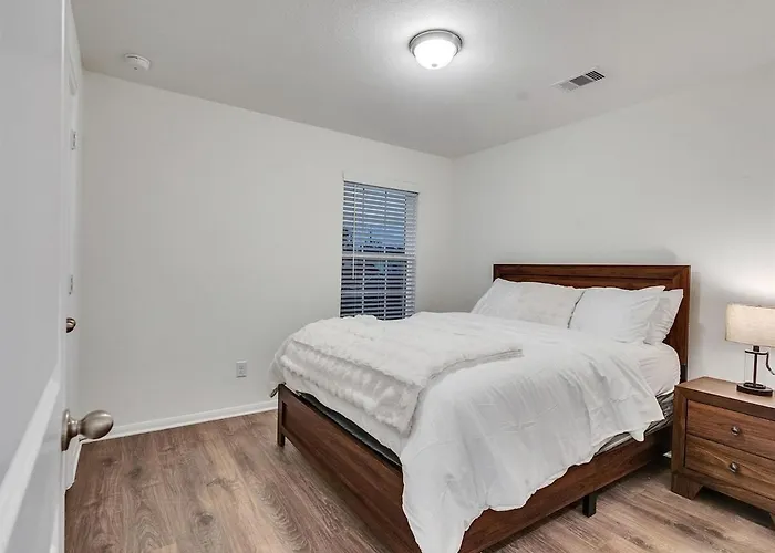 5Br Luxury Sleeps 10 Lake Jackson