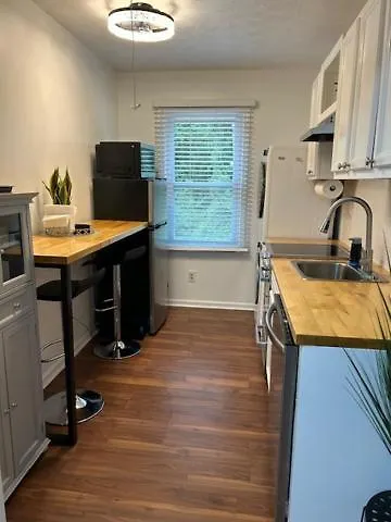 Hibiscus Retreat - Queen Non Smoking Guest Unit
