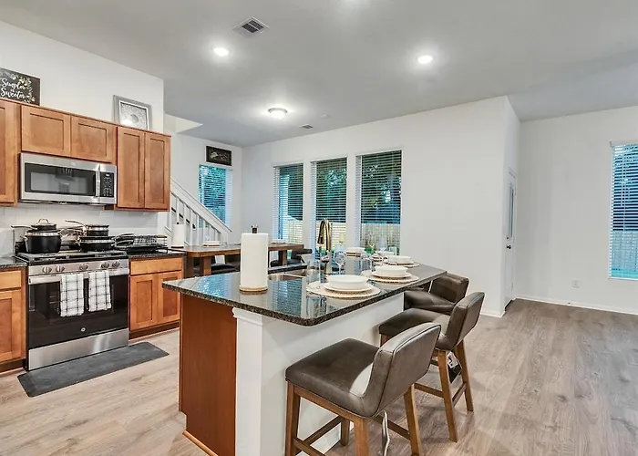 5Br Luxury Sleeps 10 Lake Jackson