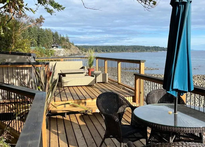 Malaspina Strait Cottage