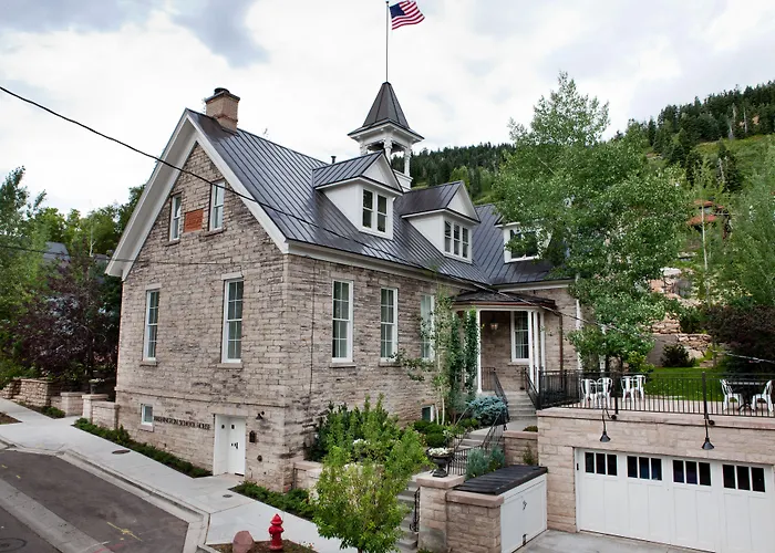 Washington School House Hotel