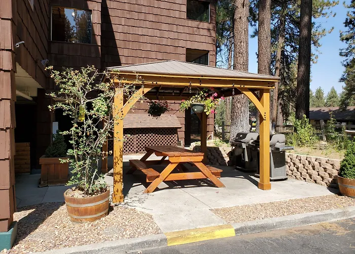 Getaways At Snow Lake Lodge