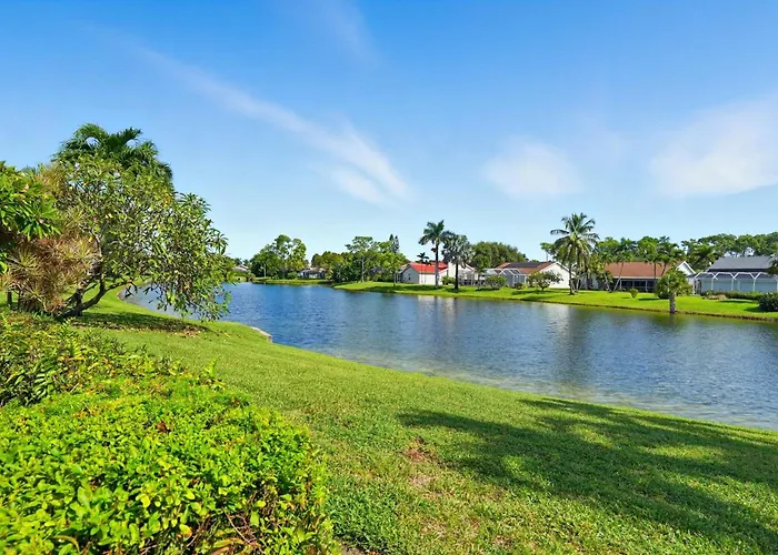 Superb Lakeside Villa With Private Pool Naples