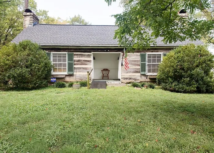 Elegant Downtown Franklin Cabin Close To Nashville