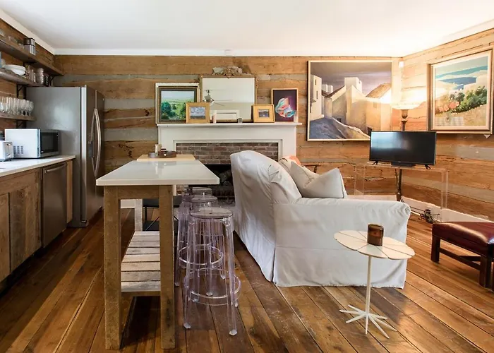 Elegant Downtown Franklin Cabin Close To Nashville