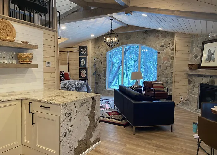Sundance Carriage House Romantic Sleeps 5