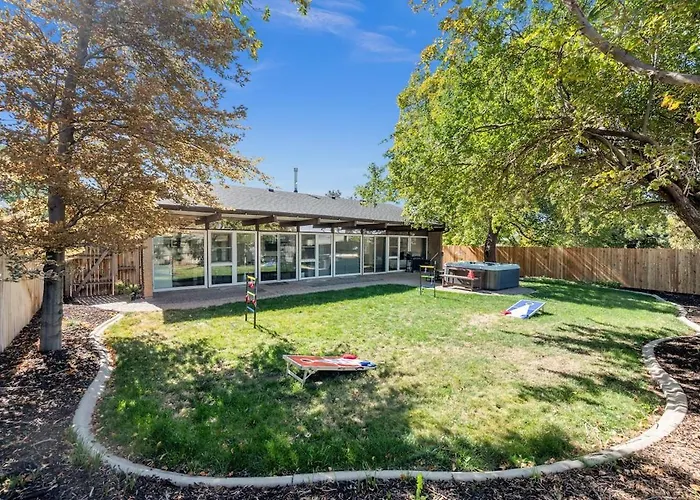 Ski Resorts & Dt, Hot Tub, Game Room, Yard, 9 Beds