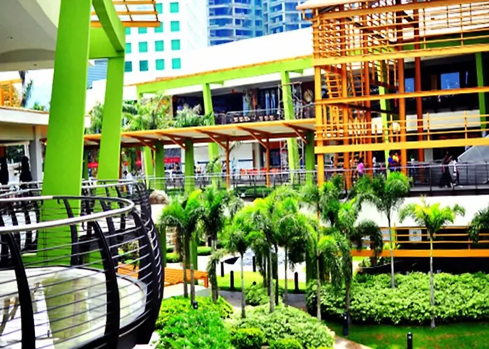 Food District Hostel Cebu Central