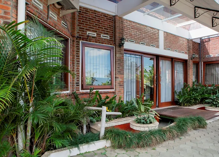 Reddoorz Plus Near Dago Pakar