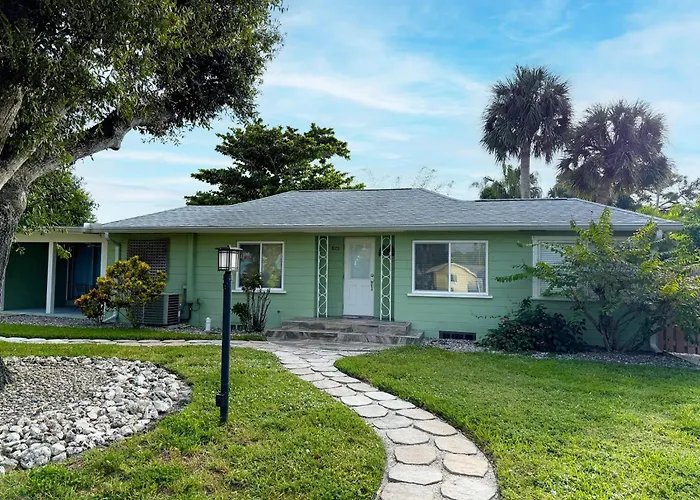 Englewood Escape - Pet Friendly + Heated Pool