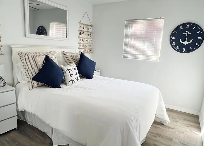 6Br Triplex - Walk To Marina & Lighthouse Grill